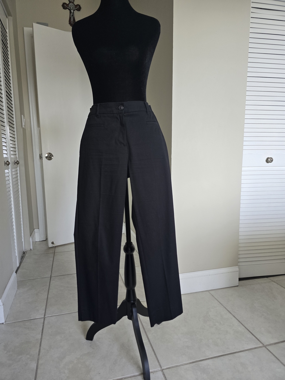 Ann Taylor Black Cropped Work Pants